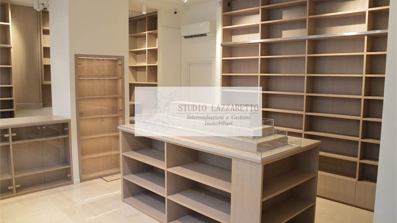 Brescia centro storico vendo immobile commerciale